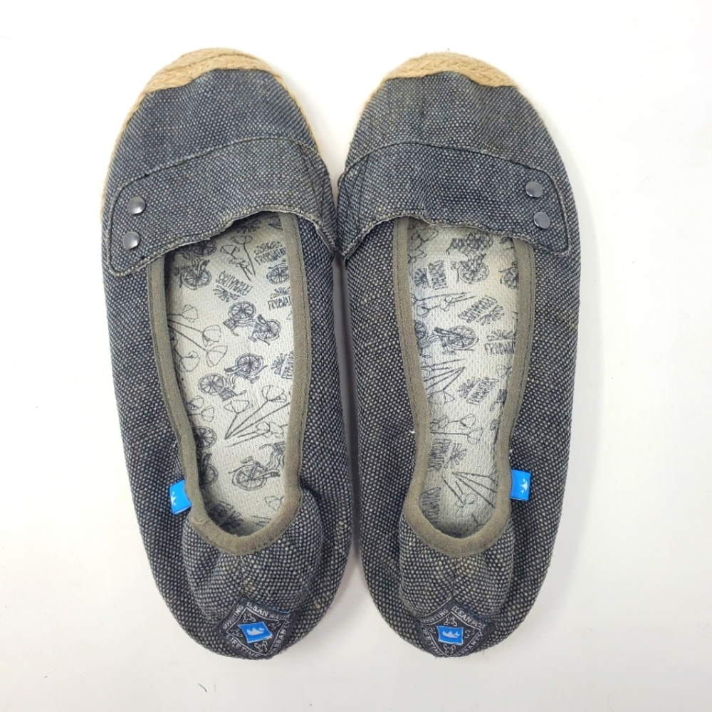 Freewaters Denim Blue Canvas slip on espadrilles/flats size 8